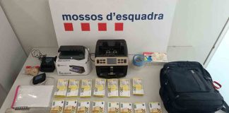 Detenidos en Sants-Montjuïc por intentar estafar 30.000 euros con billetes falsos Detenidos en Sants-Montjuïc por intentar estafar 30.000 euros con billetes falsos