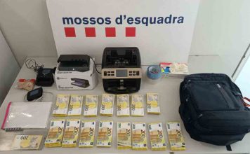 Detenidos en Sants-Montjuïc por intentar estafar 30.000 euros con billetes falsos Detenidos en Sants-Montjuïc por intentar estafar 30.000 euros con billetes falsos