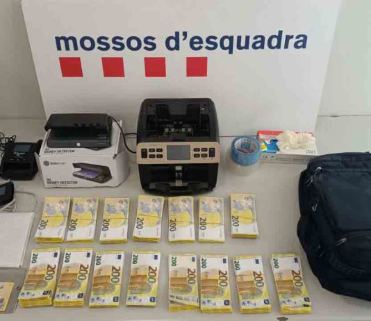 Detenidos en Sants-Montjuïc por intentar estafar 30.000 euros con billetes falsos Detenidos en Sants-Montjuïc por intentar estafar 30.000 euros con billetes falsos