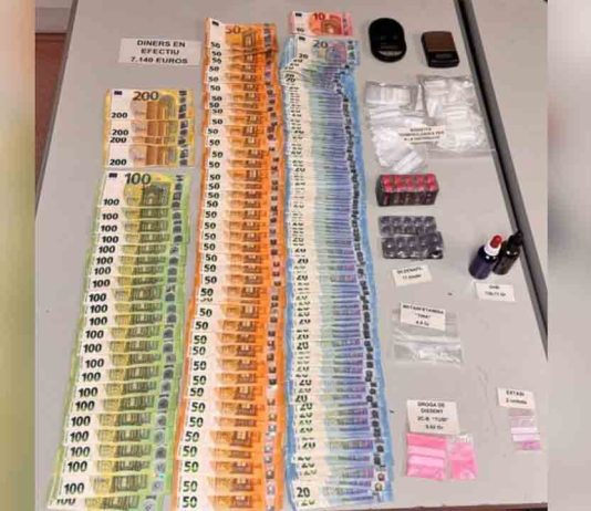 Detenidos en el Born con drogas y más de 7.000 € en efectivo Detenidos en el Born con drogas y más de 7.000 € en efectivo