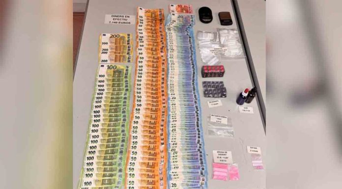 Detenidos en el Born con drogas y más de 7.000 € en efectivo Detenidos en el Born con drogas y más de 7.000 € en efectivo