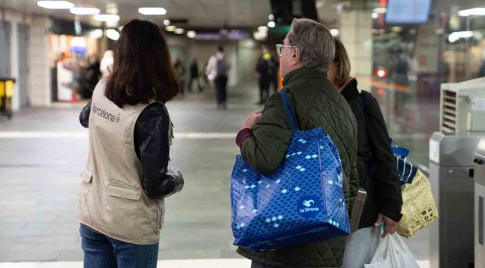 Barcelona refuerza la información a los usuarios ante incidencias en Rodalies Barcelona refuerza la información a los usuarios ante incidencias en Rodalies