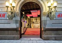 La justicia anula la prohibición de móviles impuesta por H&M en Barcelona La justicia anula la prohibición de móviles impuesta por H&M en Barcelona