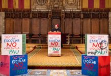 Las escuelas de Barcelona celebran el Día de la Paz y la No Violencia Las escuelas de Barcelona celebran el Día de la Paz y la No Violencia