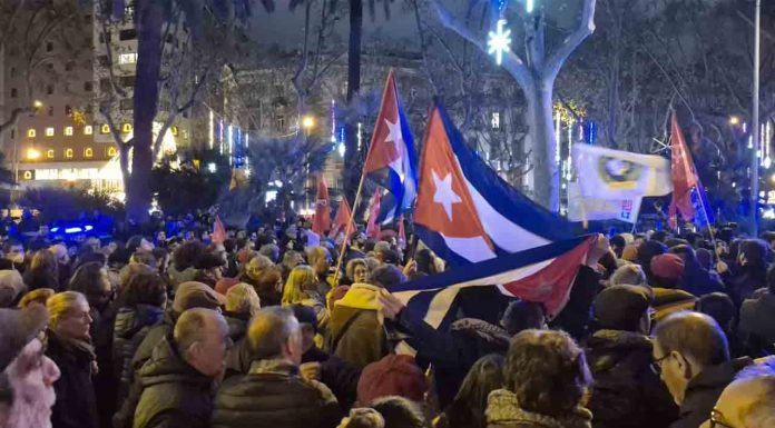 Masiva protesta en Barcelona contra el ataque de Estados Unidos a Venezuela Masiva protesta en Barcelona contra el ataque de Estados Unidos a Venezuela