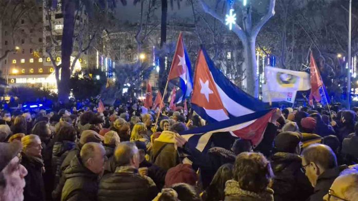 Masiva protesta en Barcelona contra el ataque de Estados Unidos a Venezuela