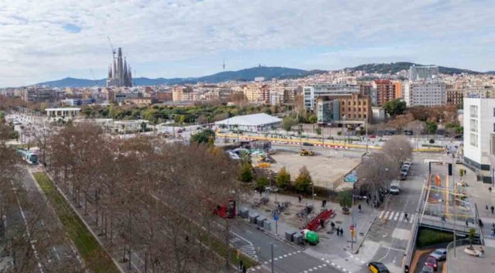 Cortada al tráfico la calle Granada por las obras del tranvía en Glòries Progresan las obras de renovación del tranvía en el lado Besòs de Glòries