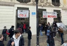 Protesta en el Institut Vila de Gràcia por la supresión del bachillerato artístico Protesta en el Institut Vila de Gràcia por la supresión del bachillerato artístico