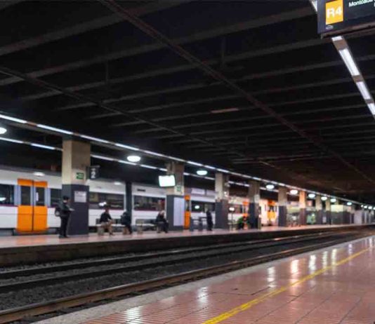 Rodalies recupera la actividad con limitaciones y refuerzos por carretera Rodalies recupera la actividad con limitaciones y refuerzos por carretera