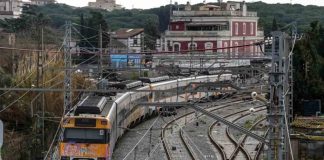 Rodalies recupera parcialmente la R1 mientras crece la presión política Rodalies recupera parcialmente la R1 mientras crece la presión política