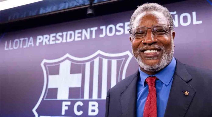 Audie Norris sufre un intento de robo en Sants con el “método de la mancha” Audie Norris sufre un intento de robo en Sants con el “método de la mancha”