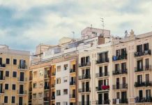 Barcelona activa ayudas para comunidades que vetan los pisos turísticos en sus estatutos Barcelona activa ayudas para comunidades que vetan los pisos turísticos en sus estatutos