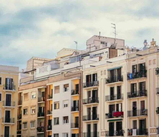 Barcelona activa ayudas para comunidades que vetan los pisos turísticos en sus estatutos Barcelona activa ayudas para comunidades que vetan los pisos turísticos en sus estatutos