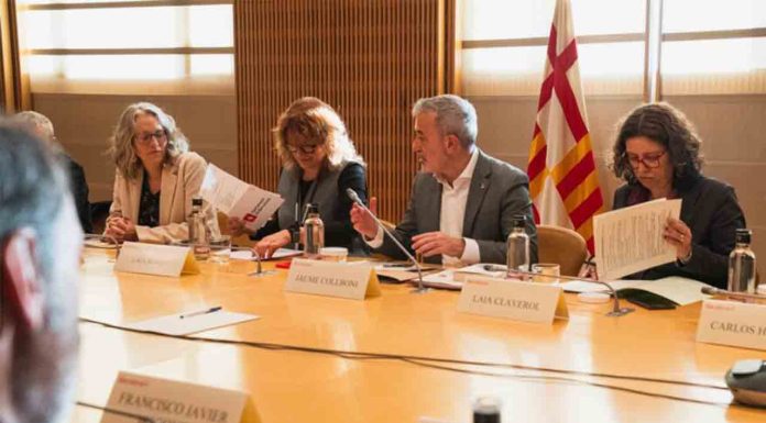 Barcelona refuerza la limpieza para mantener la excelencia del espacio público Barcelona refuerza la limpieza para mantener la excelencia del espacio público