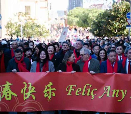 Celebración del Año Nuevo chino con desfiles y espectáculos en el Arc de Triomf Celebración del Año Nuevo chino con desfiles y espectáculos en el Arc de Triomf