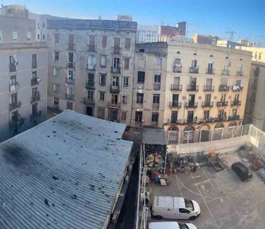 Ciutat Vella convertirá la pista de Drassanes en un moderno pabellón polideportivo Ciutat Vella convertirá la pista de Drassanes en un moderno pabellón polideportivo