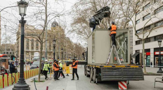 Comienza la instalación de los nuevos quioscos de floristas en la Rambla Comienza la instalación de los nuevos quioscos de floristas en la Rambla