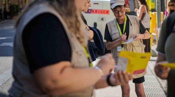 Corte de tráfico en la calle Vilamarí por las obras de la L8 Corte de tráfico en la calle Vilamarí por las obras de la L8