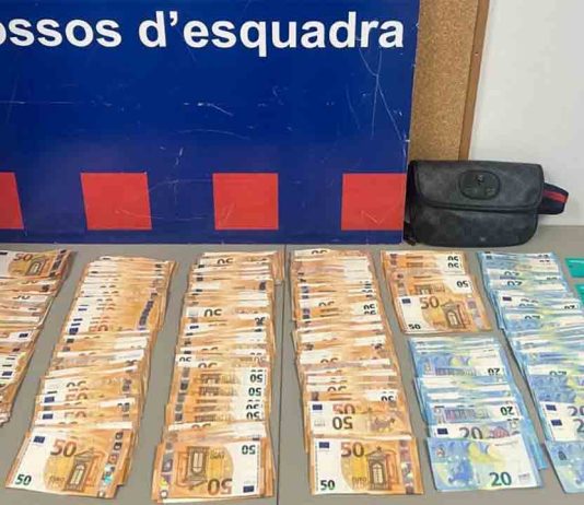Detenido un joven con 23.000 euros obtenidos en un cajero con tarjetas robadas Detenido un joven con 23.000 euros obtenidos en un cajero con tarjetas robadas