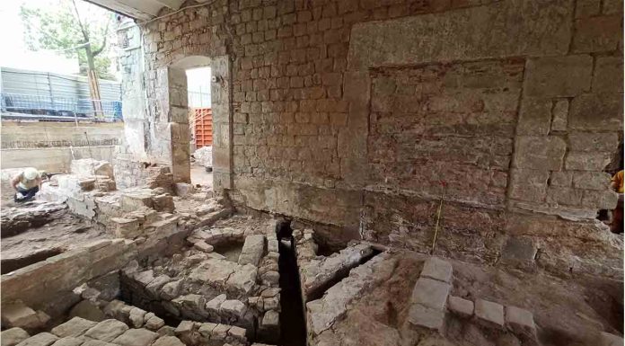 El CAP Raval Nord desvela siete siglos de historia bajo la Capilla de la Misericordia El CAP Raval Nord desvela siete siglos de historia bajo la Capilla de la Misericordia