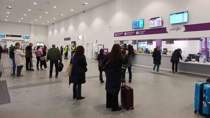 El SFF-CGT mantiene la huelga de maquinistas al considerar insuficientes los acuerdos El SFF-CGT mantiene la huelga de maquinistas al considerar insuficientes los acuerdos