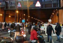 La huelga educativa provoca colapso en todos los accesos a Barcelona La huelga educativa provoca colapso en todos los accesos a Barcelona