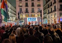 La protesta por la vivienda colapsa Sant Jaume y exige frenar los desahucios La protesta por la vivienda colapsa Sant Jaume y exige frenar los desahucios