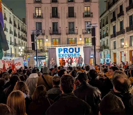 La protesta por la vivienda colapsa Sant Jaume y exige frenar los desahucios La protesta por la vivienda colapsa Sant Jaume y exige frenar los desahucios