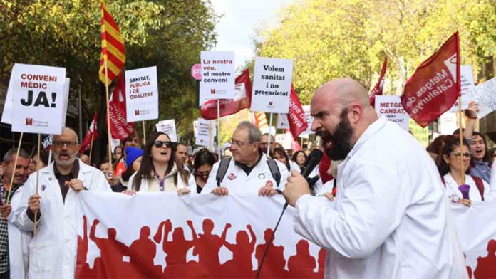 Los médicos de Barcelona salen a la calle en una nueva huelga