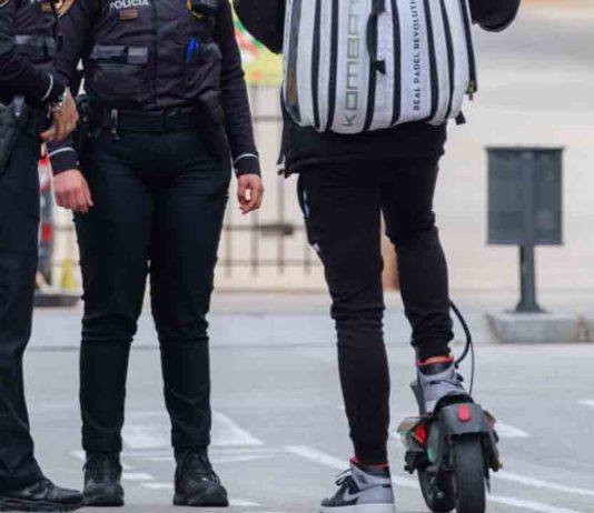 Más de 10.000 multas a usuarios de patinete por no llevar casco en sólo un año Más de 10.000 multas a usuarios de patinete por no llevar casco en sólo un año