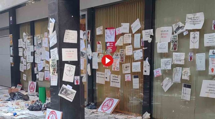 Protesta de trabajadores sociales por el bloqueo del convenio en Catalunya Protesta de trabajadores sociales por el bloqueo del convenio en Catalunya