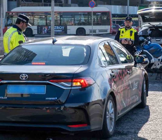Refuerzo de la vigilancia sobre las prácticas ilegales de los VTC en Barcelona Refuerzo de la vigilancia sobre las prácticas ilegales de los VTC en Barcelona