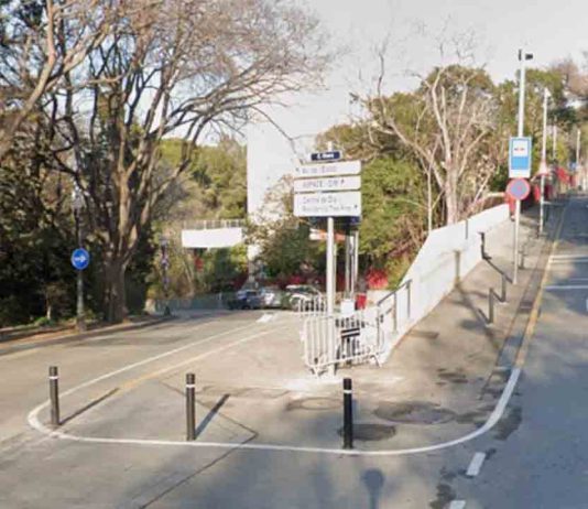 Refuerzo policial en Montjuïc tras incidentes cerca de la Escuela Tres Pins Refuerzo policial en Montjuïc tras incidentes cerca de la Escuela Tres Pins