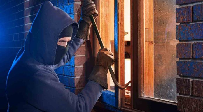 Sendos robos en los domicilios de Pau Cubarsí y Joan García del Barça Sendos robos en los domicilios de Pau Cubarsí y Joan García del Barça