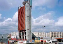 Un niño de cinco años en estado crítico tras caer desde un hotel de Hospitalet Un niño de cinco años en estado crítico tras caer desde un hotel de Hospitalet