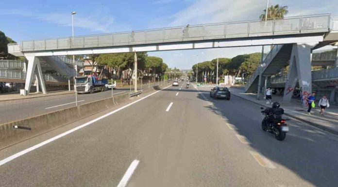 Cortes en la C-31 para instalar la pasarela peatonal entre Castelldefels y Gavà Cortes en la C-31 para instalar la pasarela peatonal entre Castelldefels y Gavà