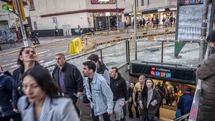 Desalojada la estación de Collblanc de la L10 del metro de Barcelona por humo
