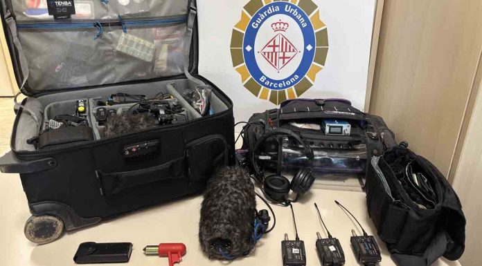 Detenido en el Eixample por robar material audiovisual de alto valor Detenido en el Eixample por robar material audiovisual de alto valor