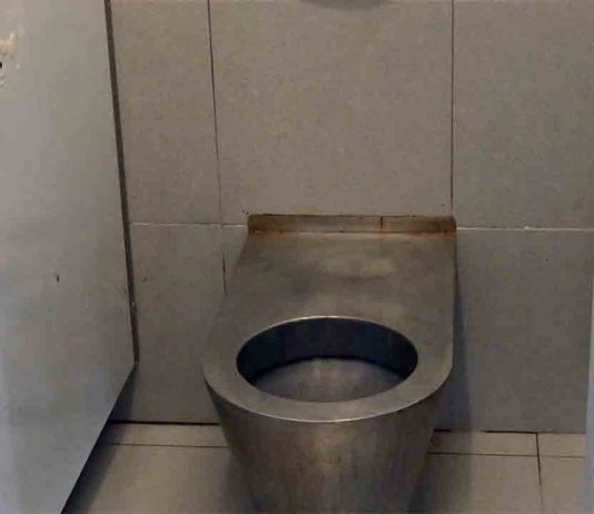Detenido por grabar a una menor en los lavabos de un centro de salud Detenido por grabar a una menor en los lavabos de un centro de salud