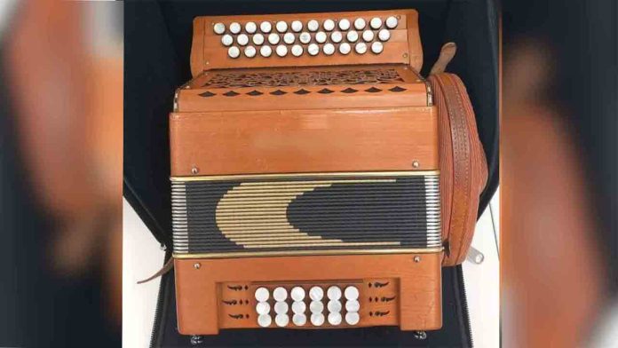 Detenido por robar un acordeón de 5.000 euros en un tren de Rodalies