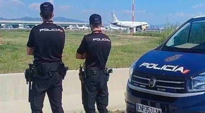 Dos empleados del aeropuerto de El Prat implicados en la entrada ilegal de migrantes Dos empleados del aeropuerto de El Prat implicados en la entrada ilegal de migrantes