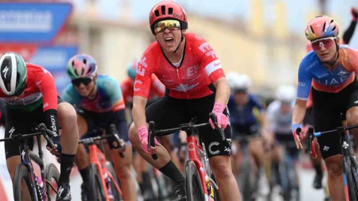 El “Dictat del Tour” acerca el ciclismo a las escuelas de Barcelona