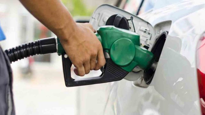 El Gobierno rebaja el IVA de la luz, el gas y los combustibles