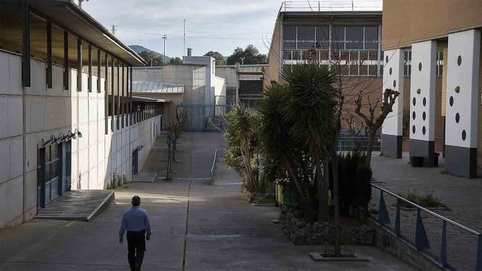 El padre del bebé abusado sufre una agresión en la prisión de Brians 1