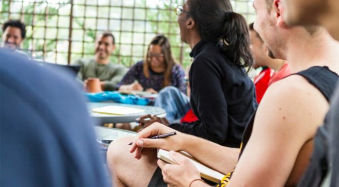 Entrenadores y monitores, estrategas para impulsar el catalán en el ocio juvenil Entrenadores y monitores, estrategas para impulsar el catalán en el ocio juvenil