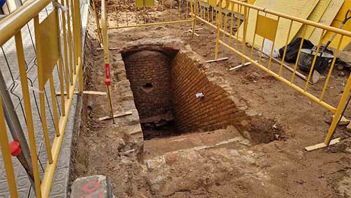 Hallazgo de accesos a refugios antiaéreos de la Guerra Civil en Sants-Montjuïc