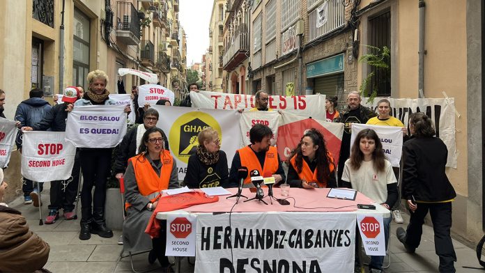 Inquilinos de tres fincas contra un fondo buitre para frenar desahucios