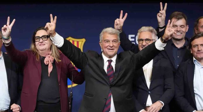 Joan Laporta arrasa a Víctor Font y seguirá al frente del Barça hasta 2031 Joan Laporta arrasa a Víctor Font y seguirá al frente del Barça hasta 2031