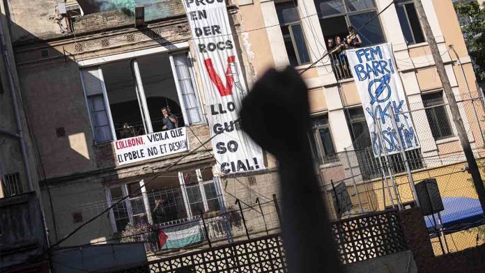La Sindicatura logra realojar a 14 vecinos de Vallcarca