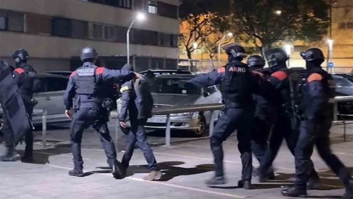 Nuevos disparos al aire alteran la tranquilidad en el barrio de la Mina